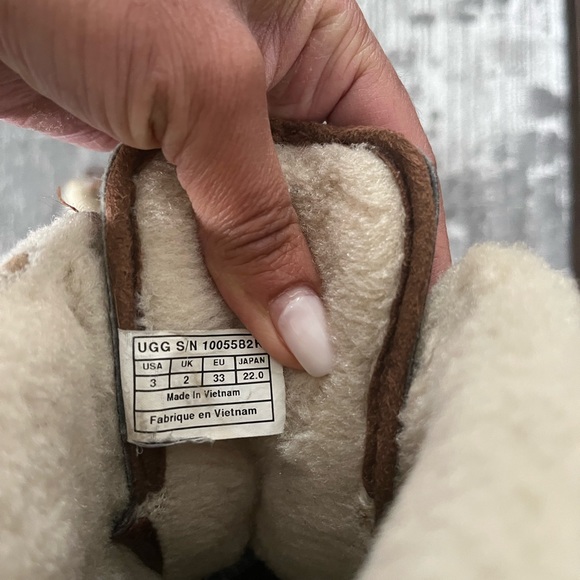 Kids winter Uggs - Picture 1 of 4